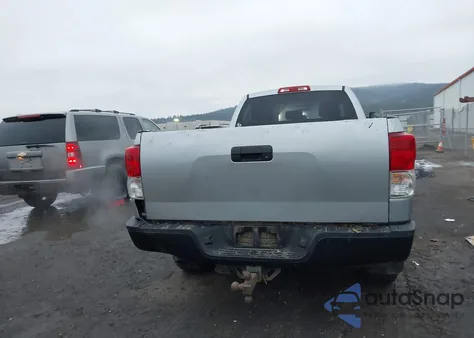 2010 Toyota Tundra Grade 5.7L V8 z USA, uszkodzony, nr VIN 5TFCY5F19AX009713